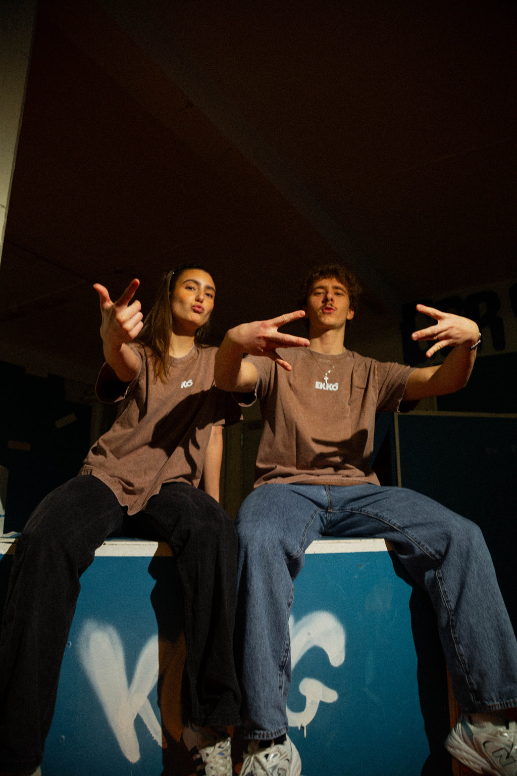 EKKÓ Ltd.Ed. NKH3D oversized tee, brunt — framman, tvey saman