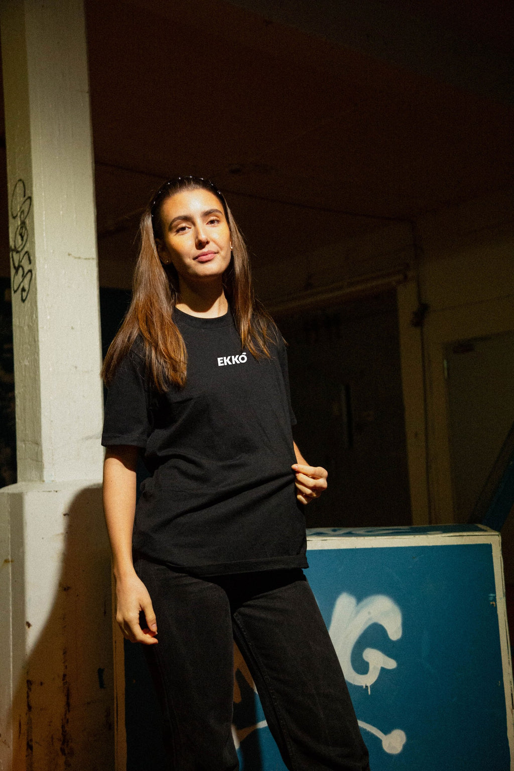 EKKÓ regular-fit t-shirt, svart — framman, kvinna, prent "Ikki av tilvild"